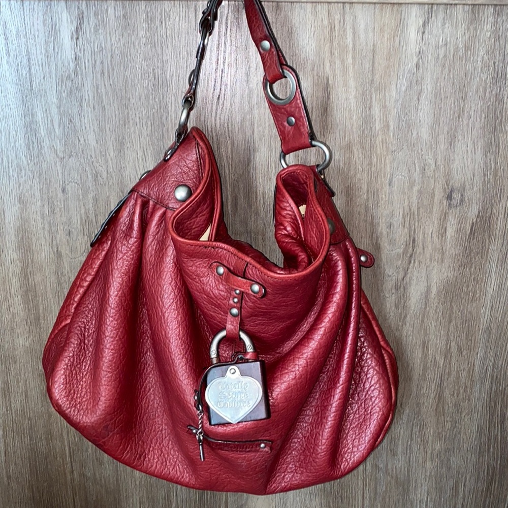 Pre-Owned Leather Crimson Juicy Couture Hobo Bag